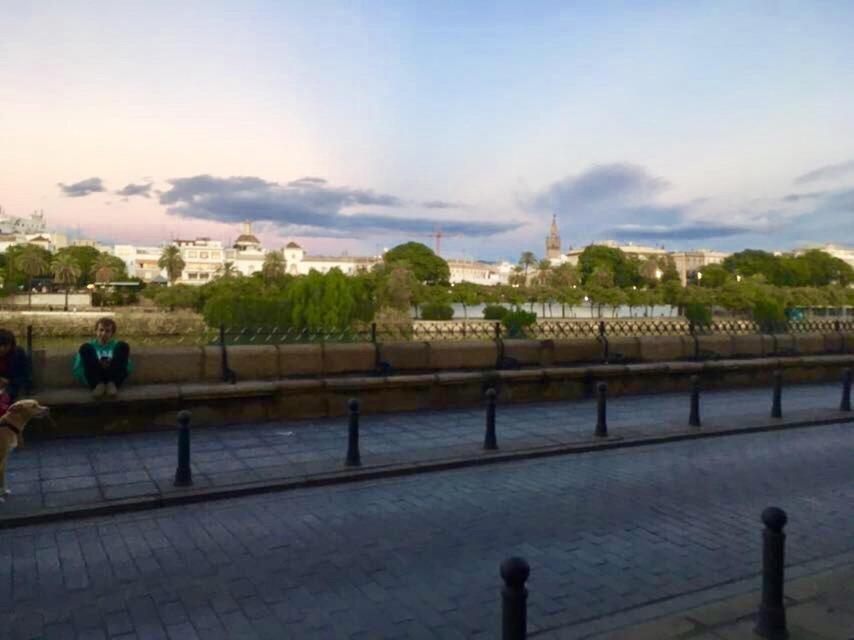 Boho Chic River Side Apartment Sevilla Bagian luar foto